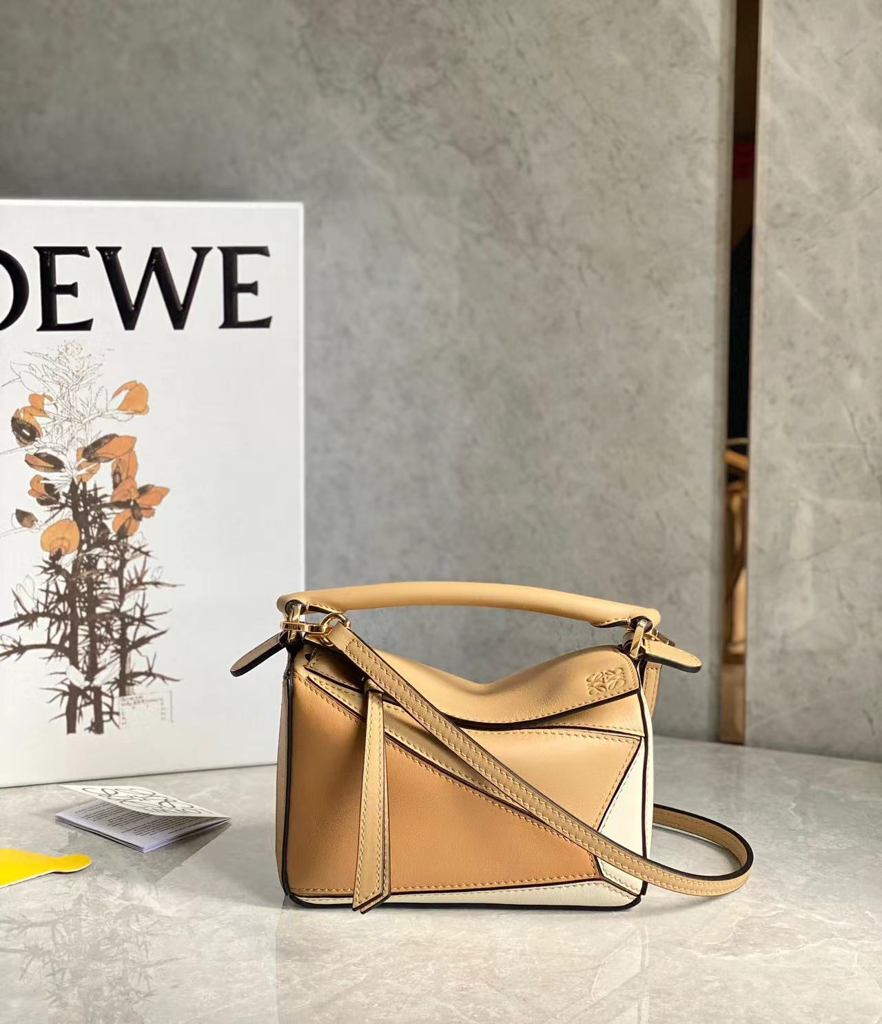 20240607 LOEWE全皮幾合包 海外原單免稅平行輸入 歐美代購 台北101專櫃官網同步在售